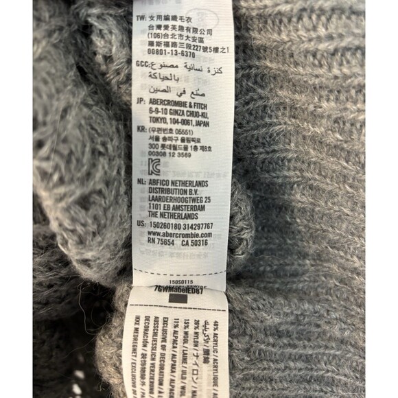 Women's Abercrombie & Fitch Gray Knit Sweater SZ S Soft - Picture 3 of 7